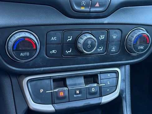 Used 2023 GMC Terrain Denali w/ Denali Premium Package AWD/4WD image 21