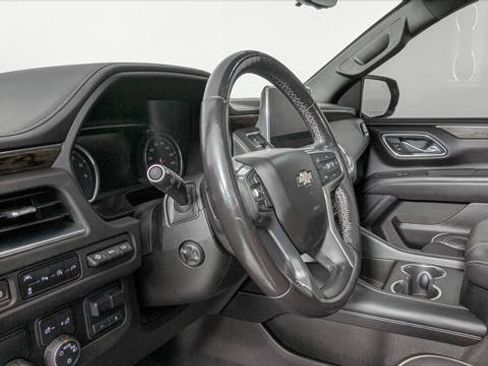 Used 2021 Chevrolet Suburban Premier w/ Premium Package RWD image 28