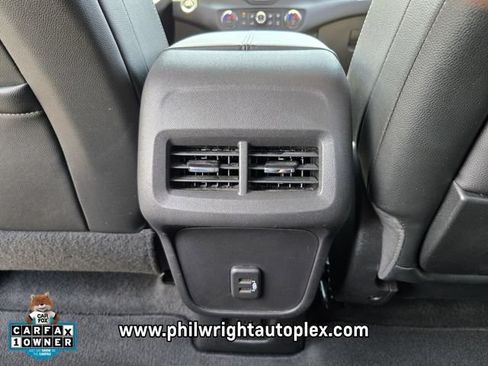 Used 2024 GMC Terrain SLT AWD/4WD image 11