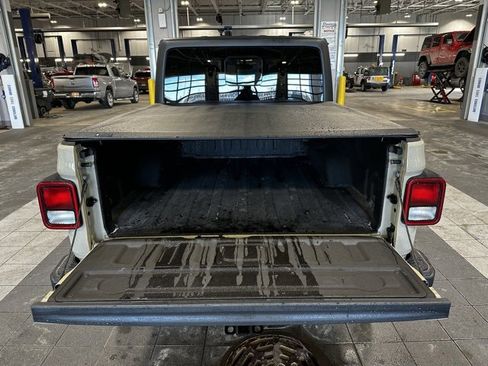 Used 2022 Jeep Gladiator Sport image 10