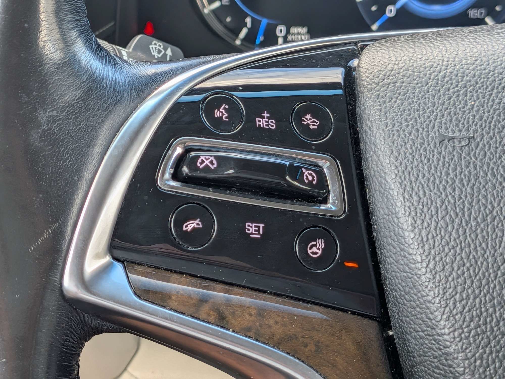 Used 2018 Cadillac Escalade ESV Luxury RWD image 28