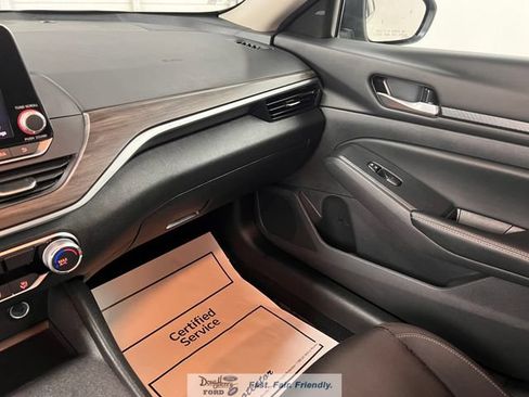 Used 2025 Nissan Altima 2.5 SV FWD image 39