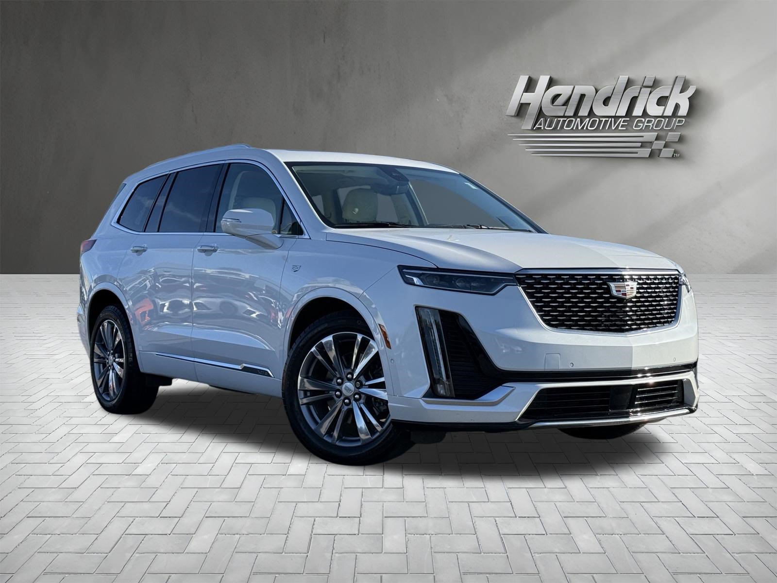 Used 2025 Cadillac XT6 Premium Luxury w/ Technology Package FWD image 2