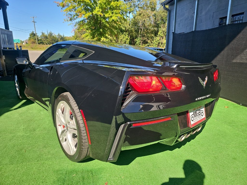 Used 2017 Chevrolet Corvette Stingray Coupe w/ 1LT RWD image 6