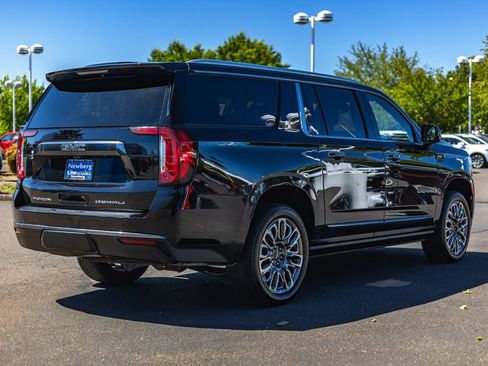 Used 2024 GMC Yukon XL Denali Ultimate AWD/4WD image 7