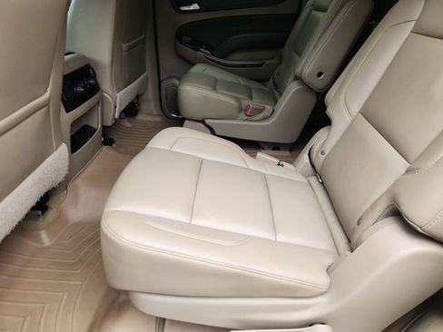 Used 2018 Chevrolet Suburban LT w/ LT Signature Package RWD image 25