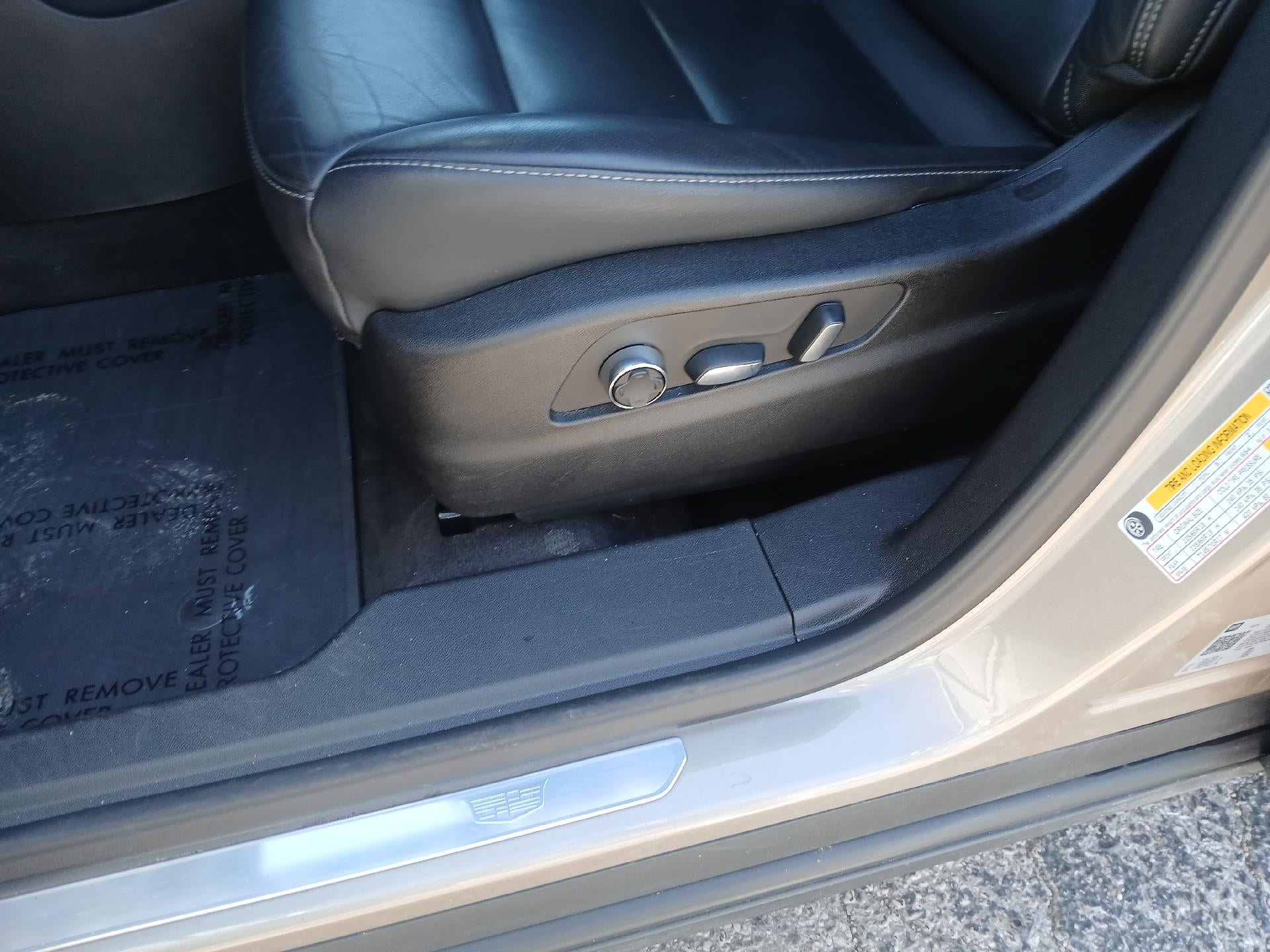 Used 2025 Cadillac XT4 Premium Luxury FWD image 11