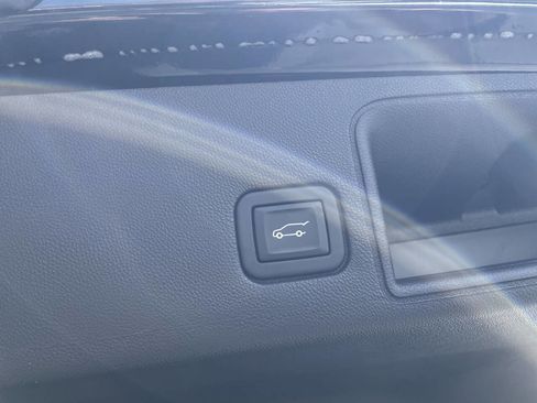 Used 2023 GMC Terrain SLT AWD/4WD image 6