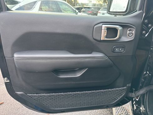 Used 2023 Jeep Wrangler Unlimited Sahara w/ Cold Weather Group image 18