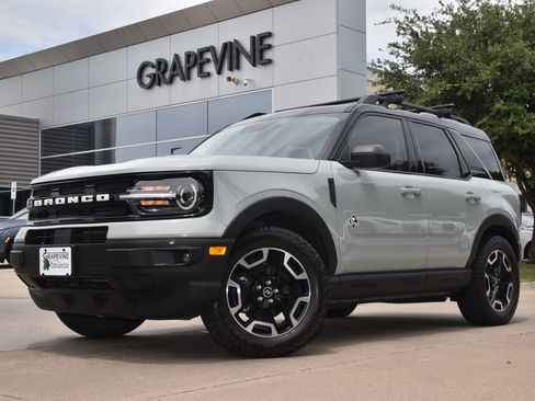 Used 2023 Ford Bronco Sport Outer Banks w/ Tech Package AWD/4WD image 2