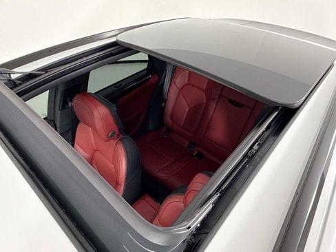 New 2026 Porsche Macan image 23