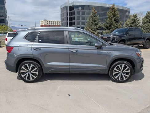 Used 2022 Volkswagen Taos SE FWD image 7