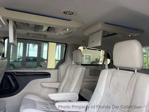 Used 2013 Chrysler Town & Country Limited w/ Luxury Group FWD image 32