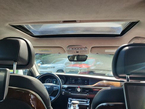 Used 2018 Genesis G90 5.0 Ultimate RWD image 17