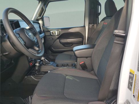 Used 2025 Jeep Wrangler Unlimited Rubicon w/ Convenience Group image 18