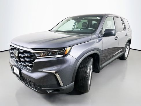 Used 2023 Honda Pilot LX image 3