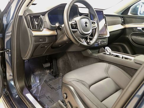 Used 2025 Volvo XC90 B6 Plus AWD/4WD image 41