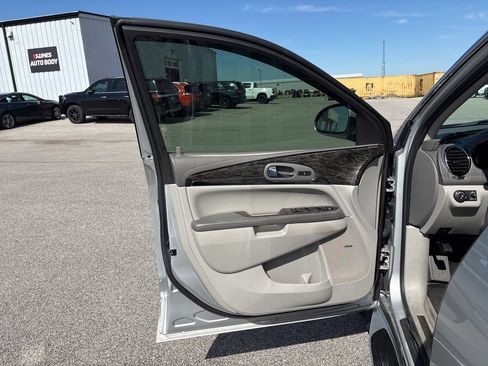 Used 2013 Buick Enclave Premium FWD image 29