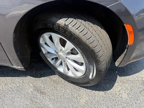 Used 2019 Chrysler Pacifica Touring-L FWD image 55