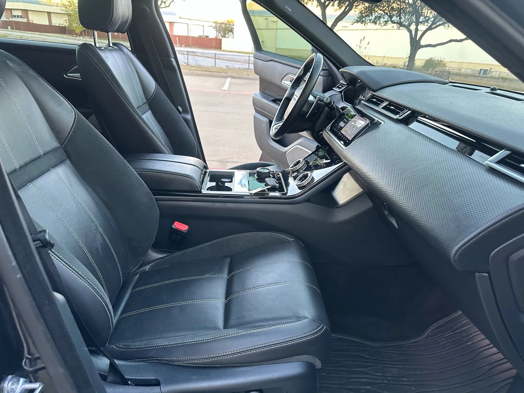 Used 2020 Land Rover Range Rover Velar R-Dynamic S AWD/4WD image 29
