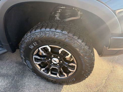 Used 2024 Chevrolet Silverado 1500 ZR2 w/ Technology Package image 10