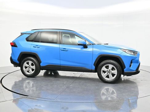 Used 2019 Toyota RAV4 XLE w/ Carpet Mat Package AWD/4WD image 4