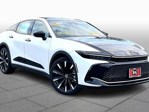 New 2025 Toyota Crown Platinum image 2