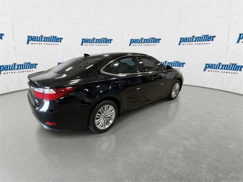 Used 2015 Lexus ES 350 w/ Luxury Package image 11