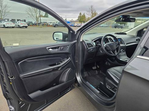 Used 2019 Ford Edge Titanium w/ Equipment Group 301A image 21