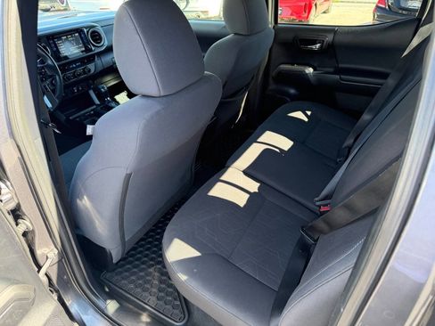 Used 2018 Toyota Tacoma TRD Sport image 15