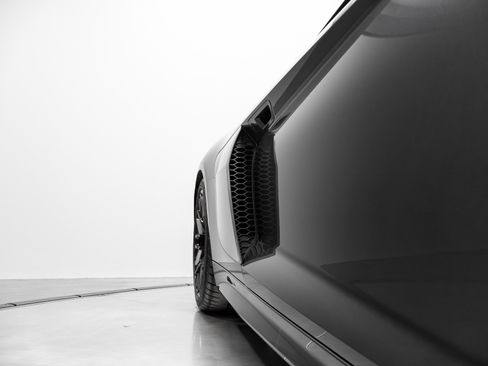 Used 2018 Audi R8 V10 w/ Premium Package image 43