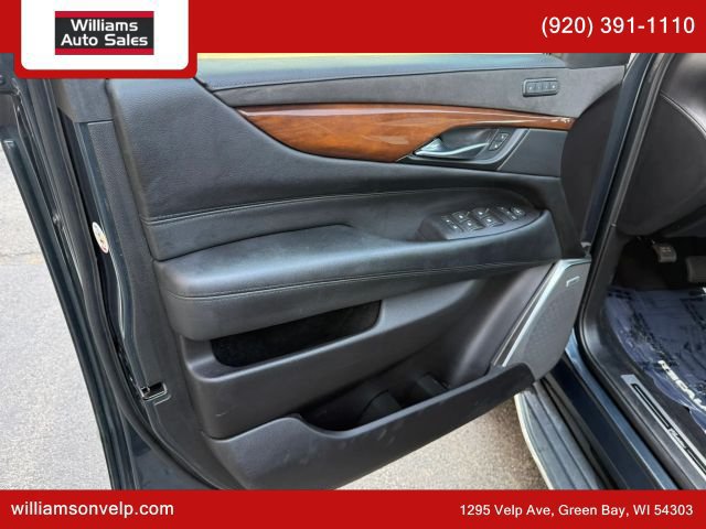 Used 2019 Cadillac Escalade Luxury AWD/4WD image 11