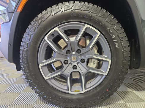 Used 2024 Rivian R1S Adventure image 9