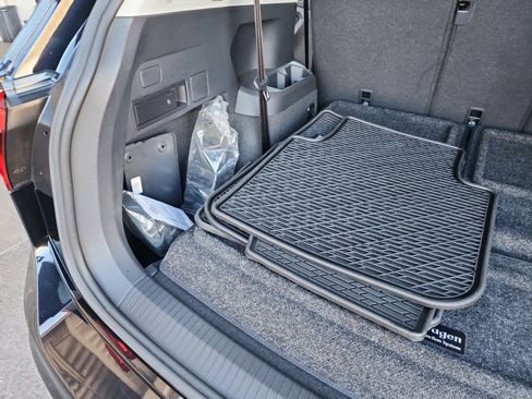 Used 2023 Volkswagen Tiguan S image 31