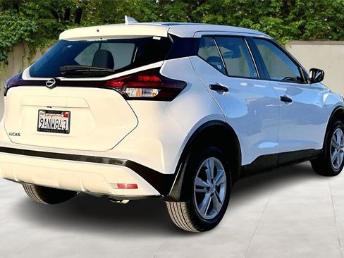 Used 2022 Nissan Kicks S image 5