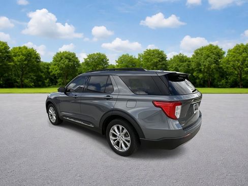 Used 2021 Ford Explorer XLT w/ Equipment Group 202A image 4