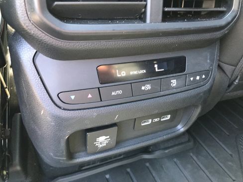 Used 2023 Honda Pilot TrailSport image 31