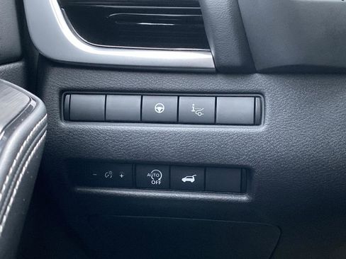 Used 2025 Nissan Rogue SL w/ SL Premium Package image 26