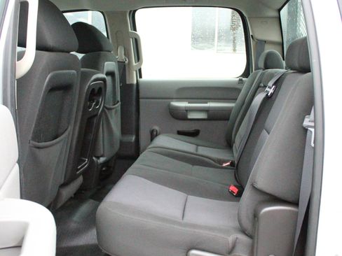 Used 2011 Chevrolet Silverado 3500 W/T w/ Snow Plow Prep Package AWD/4WD image 18