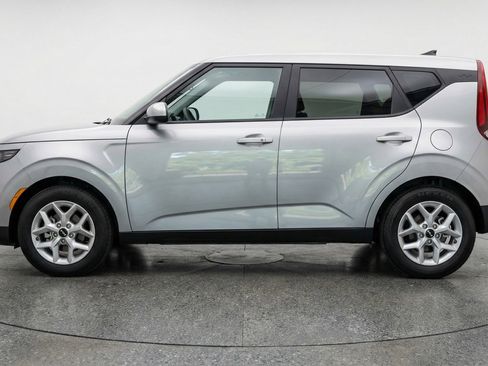 Used 2025 Kia Soul LX w/ LX Technology Package image 5
