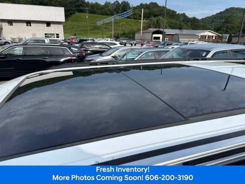 Used 2023 Jeep Grand Wagoneer Series II AWD/4WD image 10