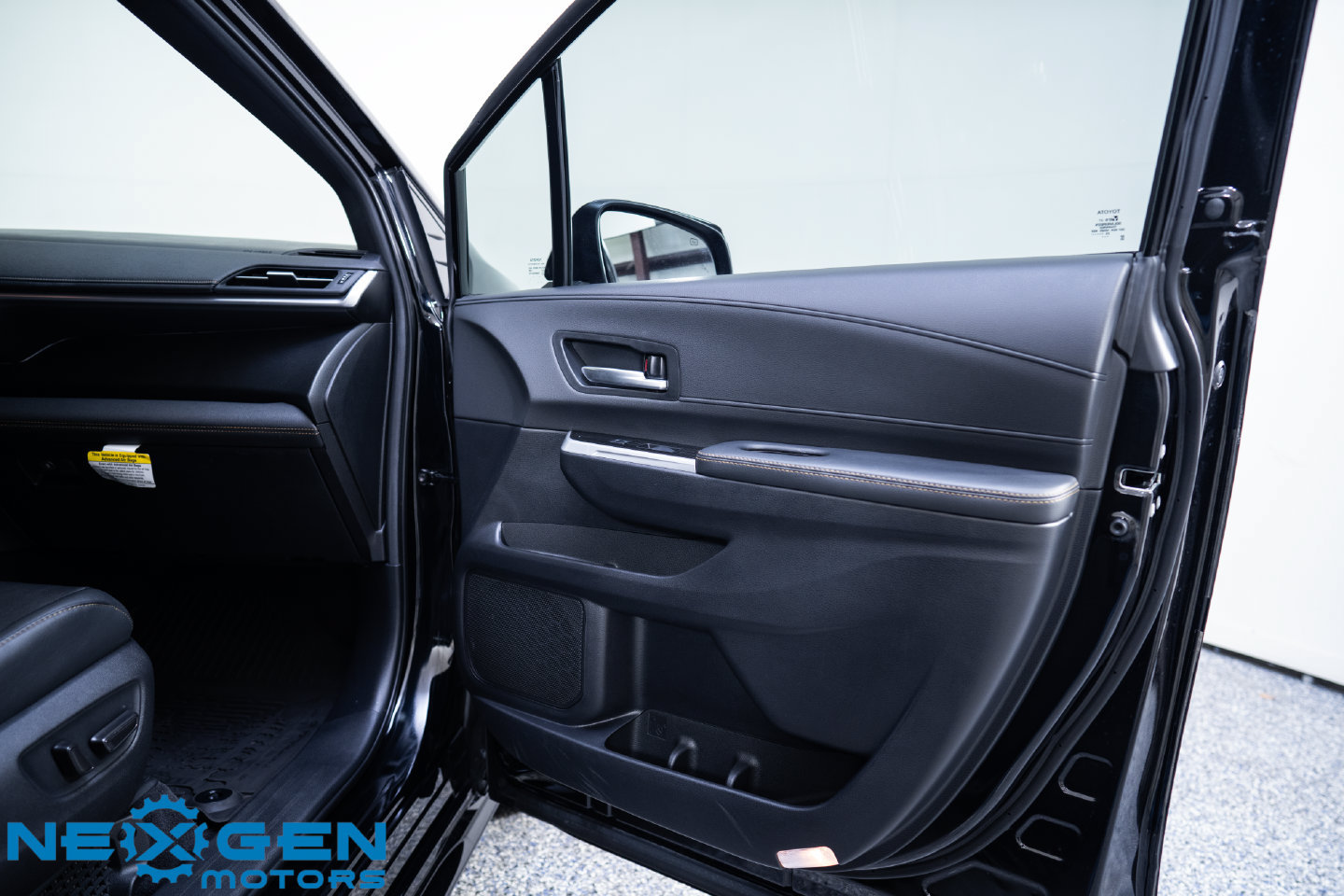 Used 2025 Toyota Sienna XLE Woodland Edition AWD/4WD image 49