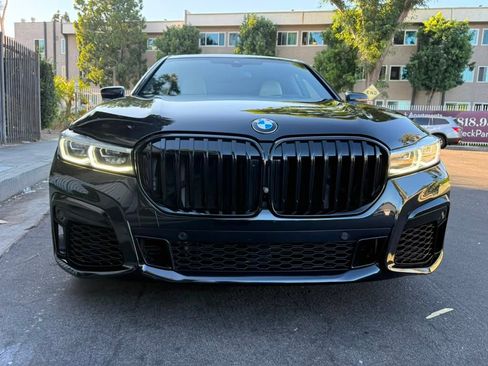 Used 2022 BMW 740i w/ M Sport Package RWD image 15