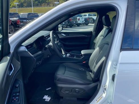 New 2025 Jeep Grand Cherokee L Overland w/ Trailer Tow Package image 15