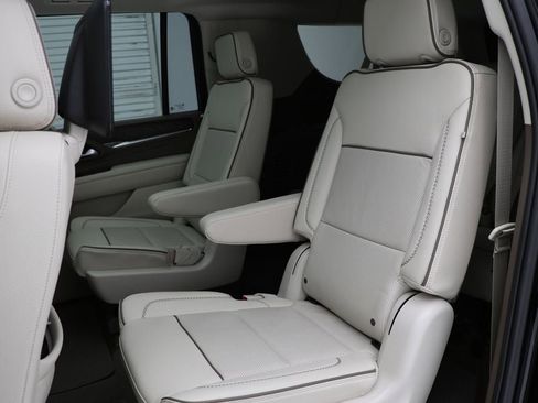 Used 2023 GMC Yukon XL Denali w/ Advanced Technology Package image 14