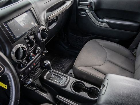 Used 2018 Jeep Wrangler Unlimited Sport S AWD/4WD image 26