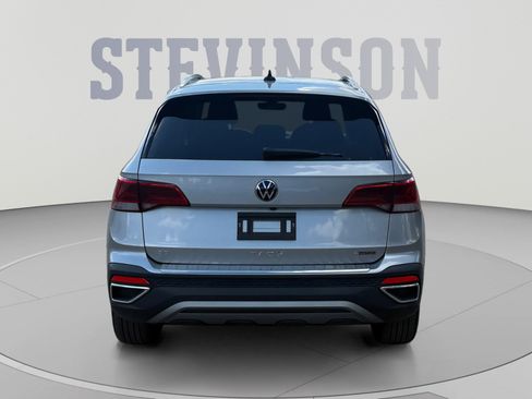 Used 2024 Volkswagen Taos SE AWD/4WD image 4