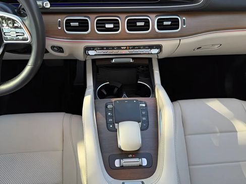 Used 2022 Mercedes-Benz GLS 450 4MATIC image 33