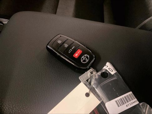 Used 2026 Toyota Camry LE w/ Convenience Package image 12