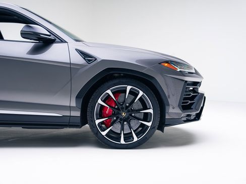 Used 2021 Lamborghini Urus image 21